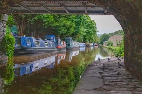 MikeBisson11's tweet photo. Last Sunday saw me take an early morning trip to the Rochdale Canal at #hebdenbridge
Early in the morning, places like this never disappoint
#canalandrivertrust #Peace #Peaceful #COVID19 #coronavirus https://t.co/Lm3MmptliD