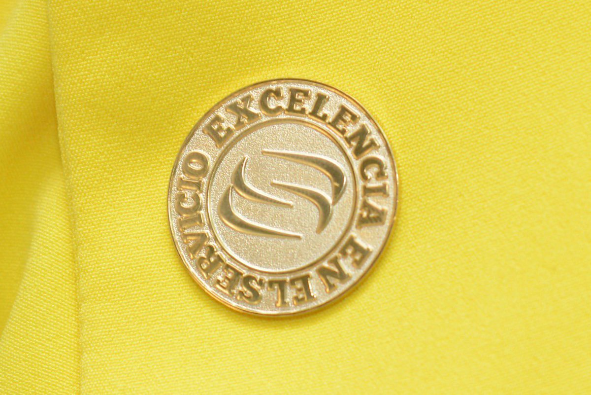 SusyTVRD's tweet photo. Aunque debería estar en reposo fui a recibir el botón dorado de Excelencia en el Servicio que nos otorga @ARSSeNaSaRD es un reconocimiento a nuestra labor desde la Gerencia de Comunicación que contribuye a que esta ARS esté compitiendo por el Premio Iberoamericano a la Calidad. https://t.co/sJIFpvRiuh