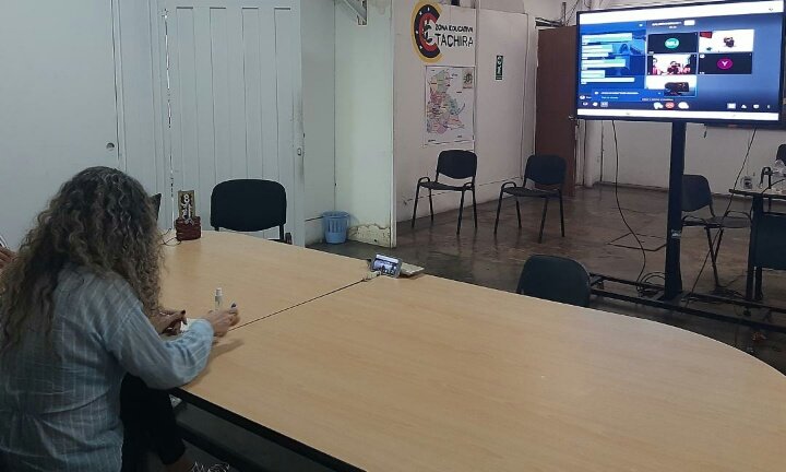 charlychaves's tweet photo. #11Ago || Videoconferencia con directores municipales de educación del @PSUVTachira 🇻🇪

#UniónYLuchaConElPueblo
@NicolasMaduro @PartidoPSUV @FreddyBernal @psuvaristobulo @MPPEDUCACION https://t.co/RhzdAzJV4C