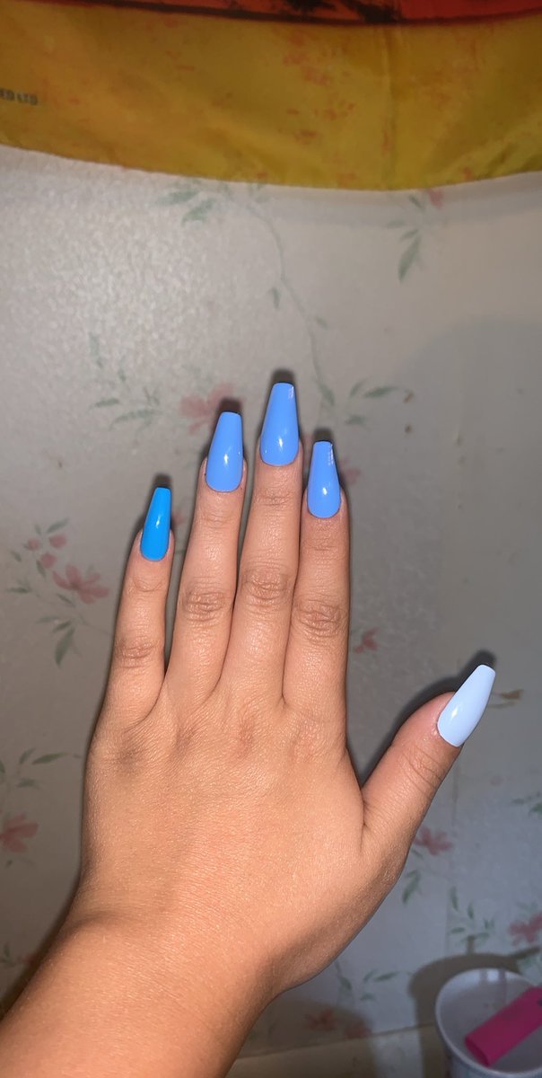 mirachristinaa's tweet photo. my new set from @nailcandypress 
(in case you couldnt tell i love multi colored sets💙)

~ Tinuke (glossy) medium coffin ~

#nailart #pressonnails #nailcandy https://t.co/eqIegjITof
