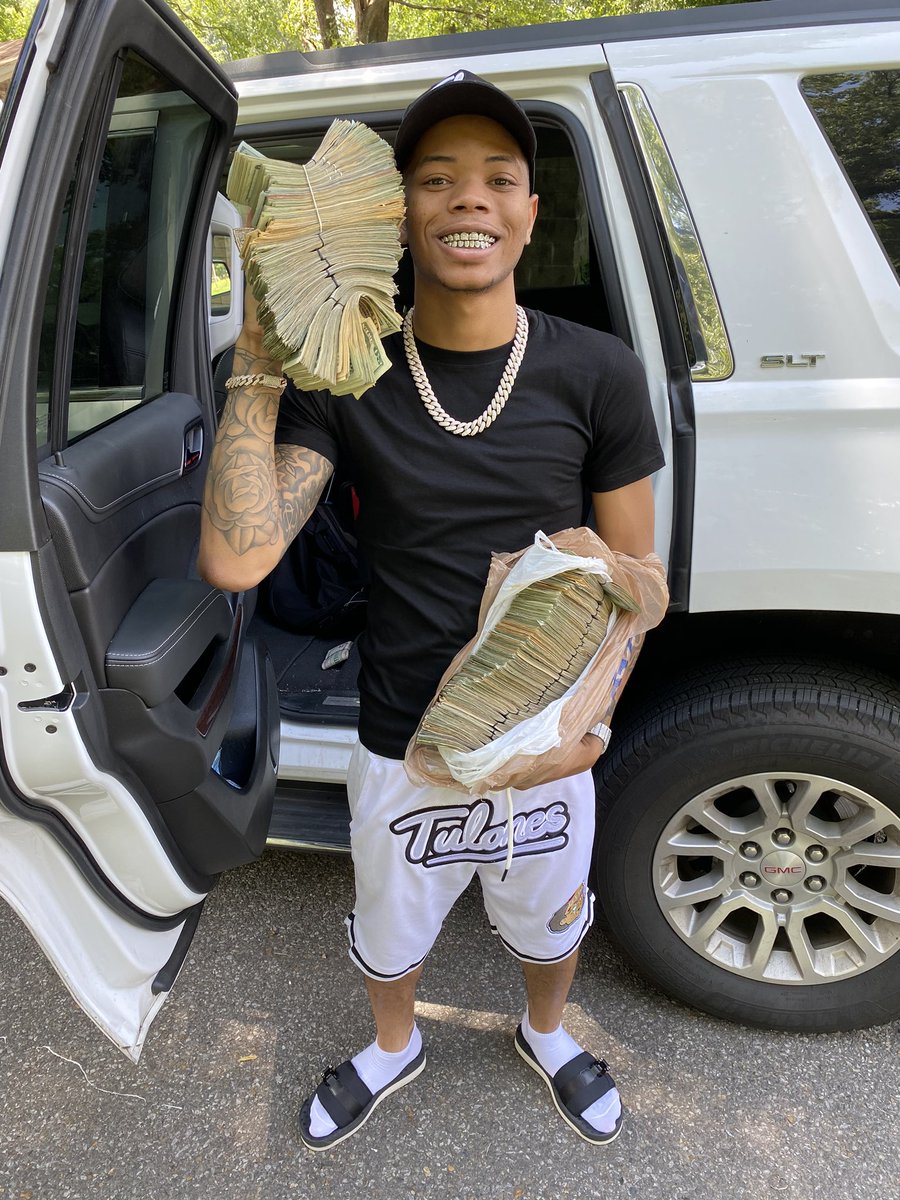 Go &amp; Sell A Pound If You Wanna Live Like This💰 🏚💤
#KingOfTheTrap #CMG #HeavyCamp🏕