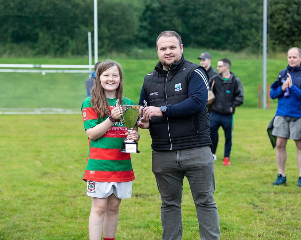 LisnaskeaEmmets's tweet photo. Congratulations to our U11.5 hurling team who won ‘The Brooklyn Cup’ last night.

Clodagh Donaghy was presented with ‘The Brooklyn Cup’ by @FermanaghGAA Senior Hurling Team player John Duffy.

Well done also to Ronan Prunty who won the @SM2_Foundation player of the match award. https://t.co/kQtTXEbuxi