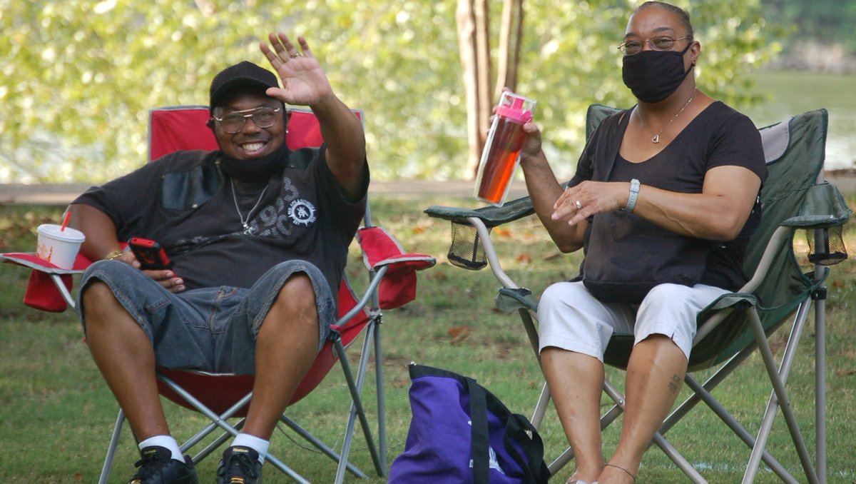 ChattUnite's tweet photo. πHi y'all! If you're looking for some good family fun, come on down to Tennessee Riverpark, the free summer music series is offering two more Saturdays to make memories!
#freeconcert #livemusicrocks #localbands #localfoodtrucks #kidfriendly #dogsonleashes #goodeats #maskupcha https://t.co/vJA2b3S2zg
