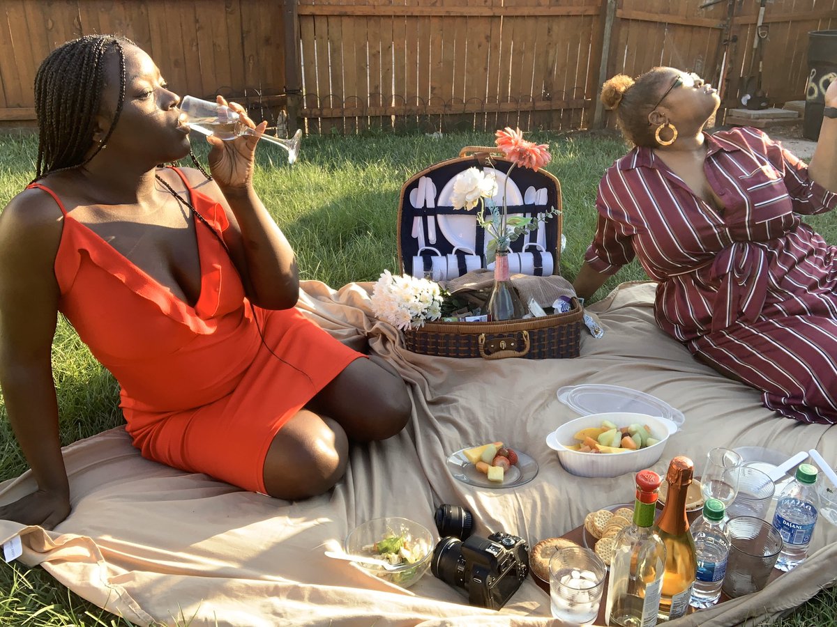 MissBriMichelle's tweet photo. #backyardPicnic #BlackGirlsPicnic https://t.co/ZXky2knT3w