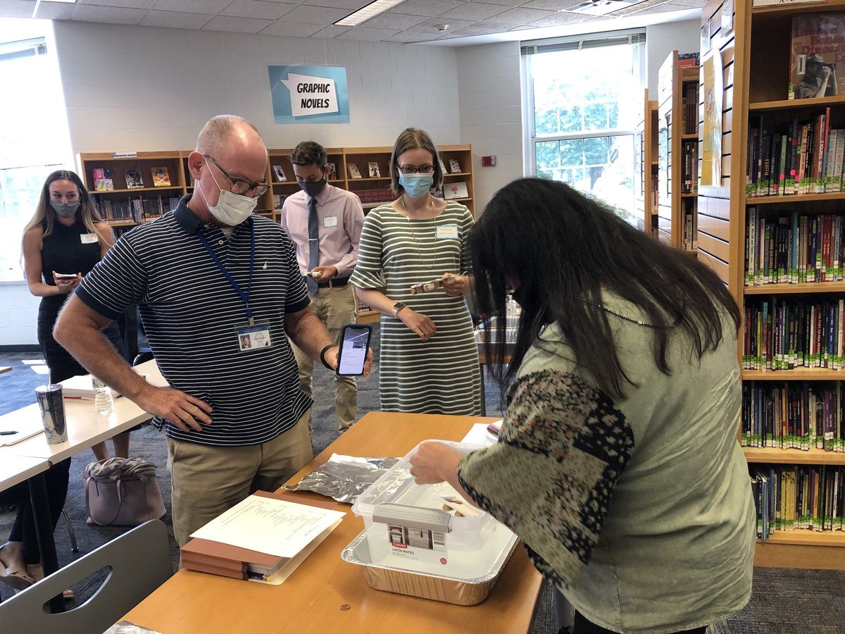 JerichoCurricul's tweet photo. New teachers in Jericho solving problems. Did your watercraft hold the most cartons of cookies? https://t.co/t34l4GOn0N
