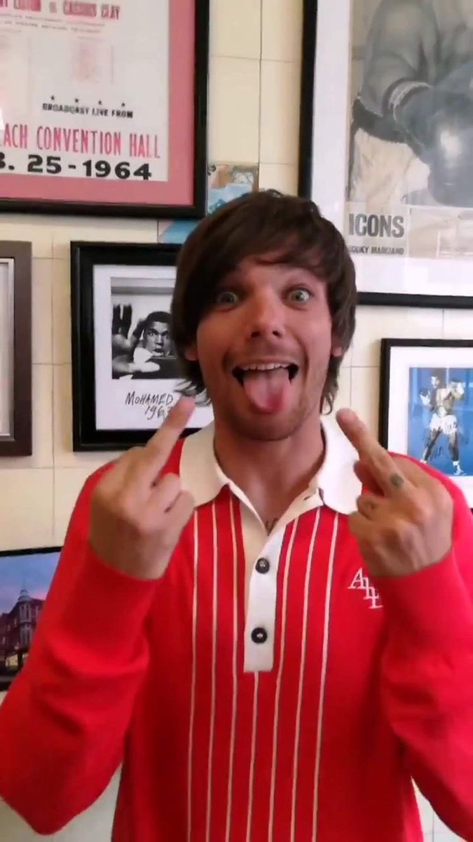 louis tomlinson as an actual thread ; a thread