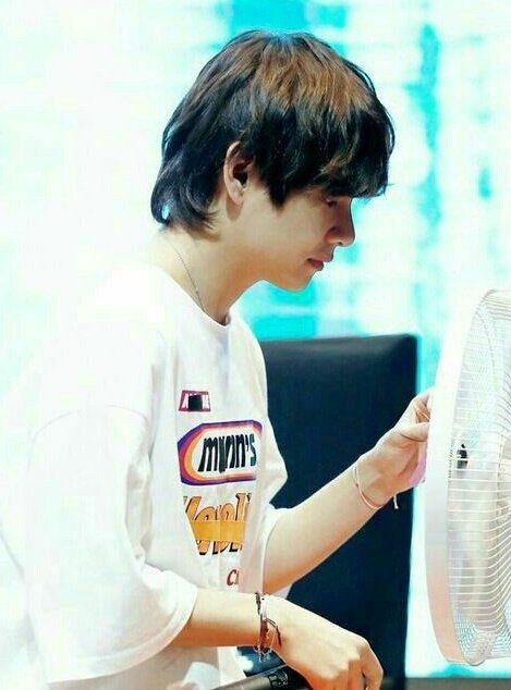 Taehyung& #39;s mullet - a mfing needed thread