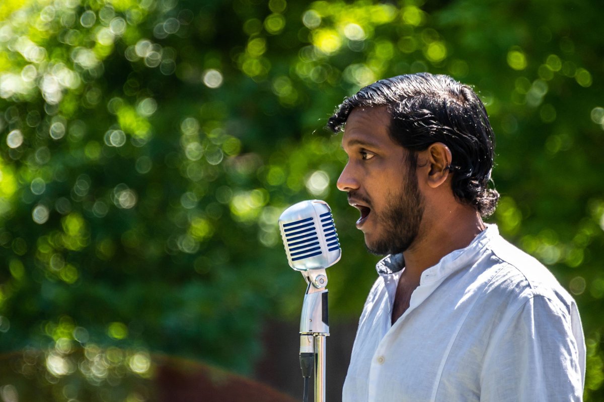 TapestryOpera's tweet image. This past week, #BoxConcerts was delivered to #Toronto’s east end and entertained front-line workers &amp;amp; residents at @UnityHealthTO in #NorthYork and @GuildwoodMember in #Scarborough. Thanks to @DahliaKatz for these stunning photos of Tenor @asithatennekoon in action! @Soulpepper