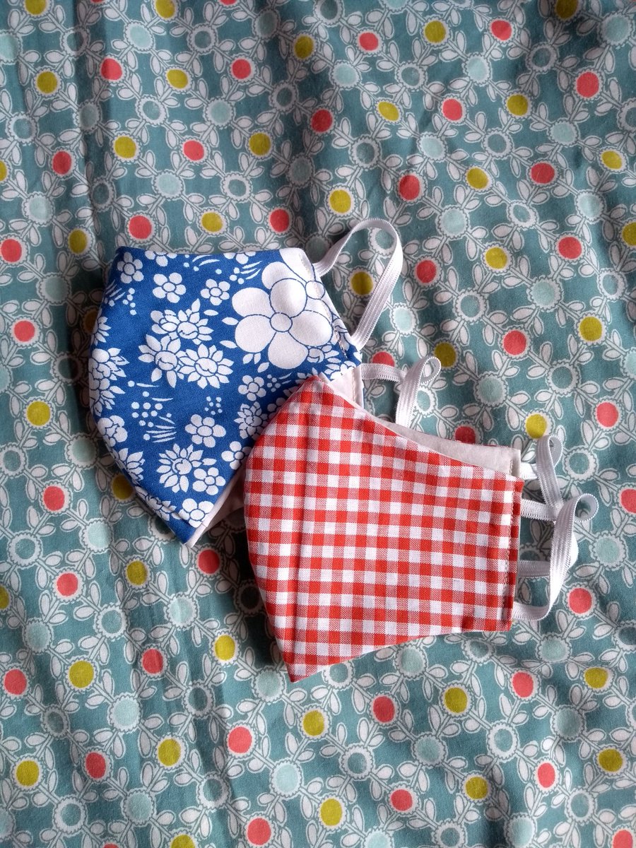 @CecileVarry @And_OtherPoems Thanks Josephine ☺️ and hi Cécile, I make washable masks as Josephine said, they look a bit like this ⬇️ and they're £4 each plus postage. Let me know if you'd like me to DM you with more info and fabric choices