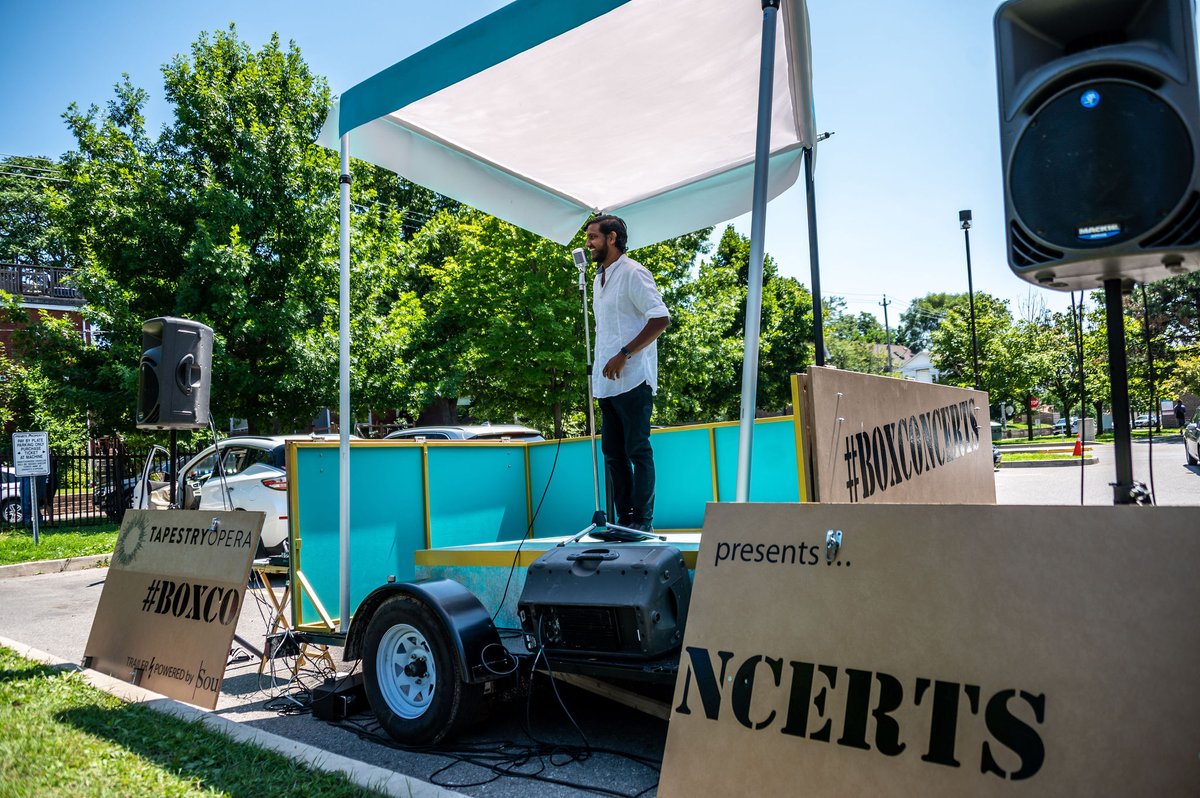 TapestryOpera's tweet image. This past week, #BoxConcerts was delivered to #Toronto’s east end and entertained front-line workers &amp;amp; residents at @UnityHealthTO in #NorthYork and @GuildwoodMember in #Scarborough. Thanks to @DahliaKatz for these stunning photos of Tenor @asithatennekoon in action! @Soulpepper