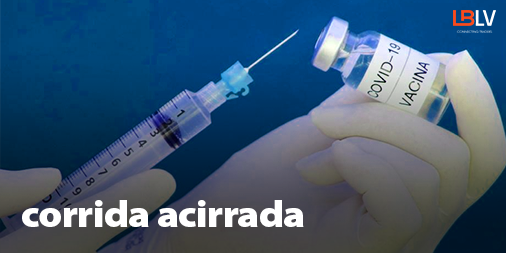 O presidente da Rússia afirma que o país é o primeiro do mundo a aprovar uma vacina para covid-19. A imunização em massa da população russa deve acontecer em breve.