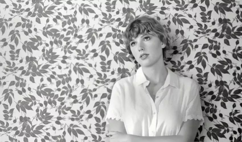 ninaeuma's tweet photo. swiftlovers, cadê vocês?

hoje eu trouxe o meu top 5 do #folklore, o novo álbum da taylor. bora saber quais são as minhas preferidas? quais são as de vocês? >> https://t.co/trkW2KWxHw https://t.co/9vfZ1OEhTm