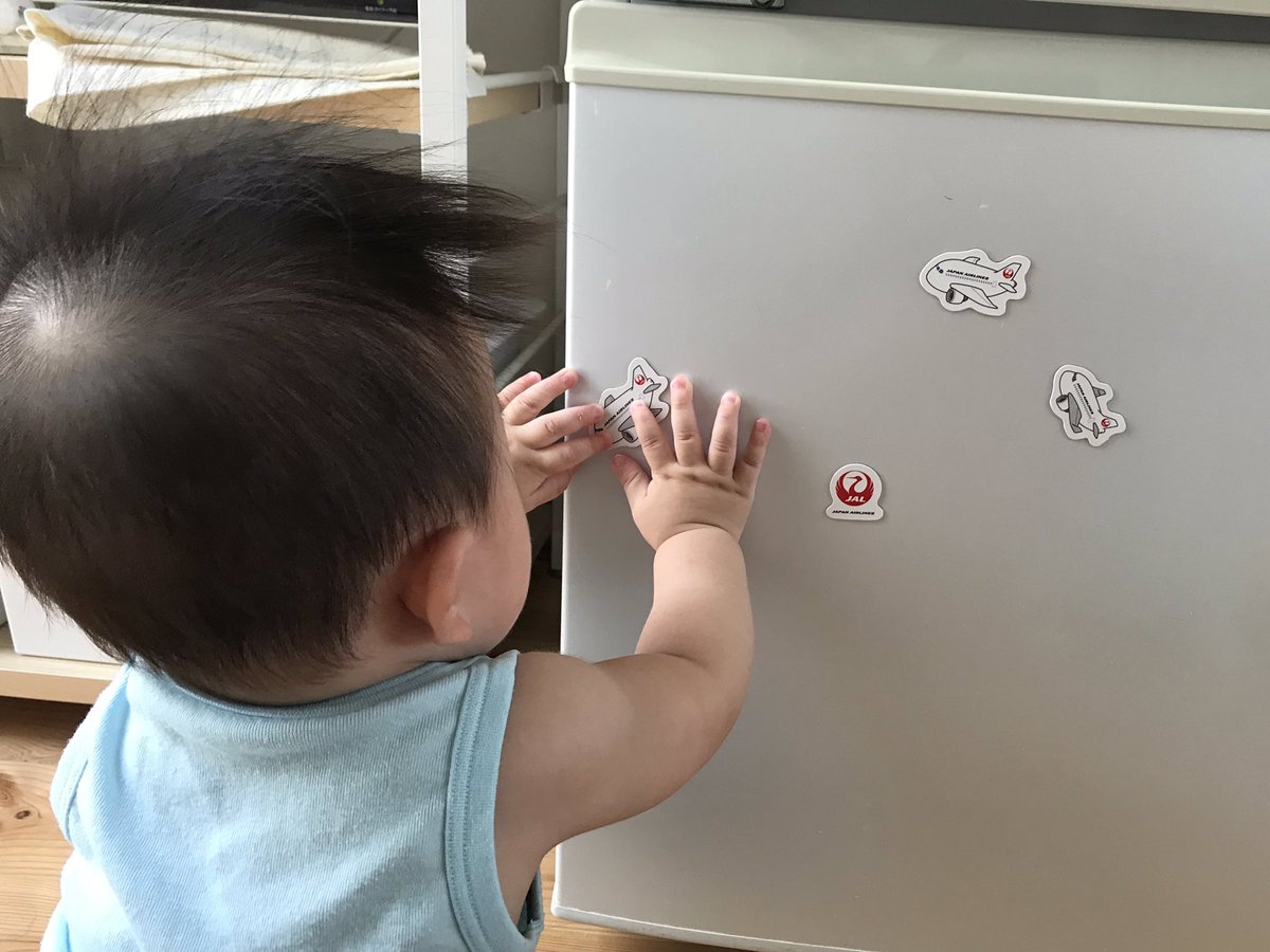 おおやようこ Pa Twitter 去年妊娠中にjalに乗ったとき おなかの赤ちゃんに といただいたマグネット 1年経って無事 息子のおもちゃになりました 妊娠中も結構飛行機に乗ったけれど とてもお気遣いいただいてありがたかったな 来年は息子と乗れるかな