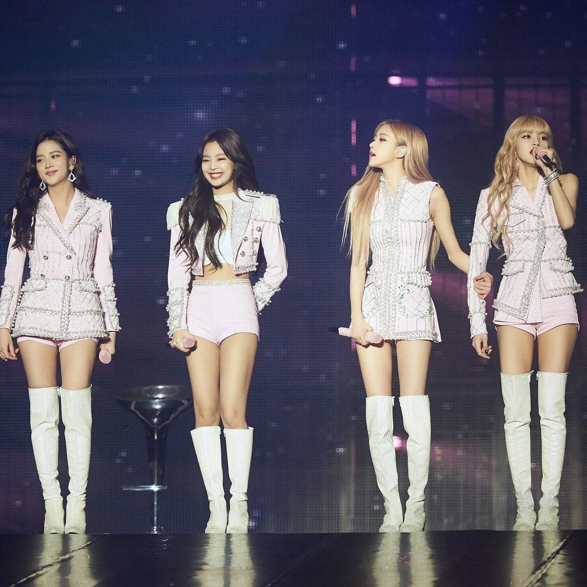 livenationsg's tweet photo. 🖤💖 Take us back to the #INYOURAREATOUR! The news is out. The latest single by @ygofficialblink will feature Queen Selenita (@selenagomez)! Who’s excited? 💥 https://t.co/dzrEqQL4Rl