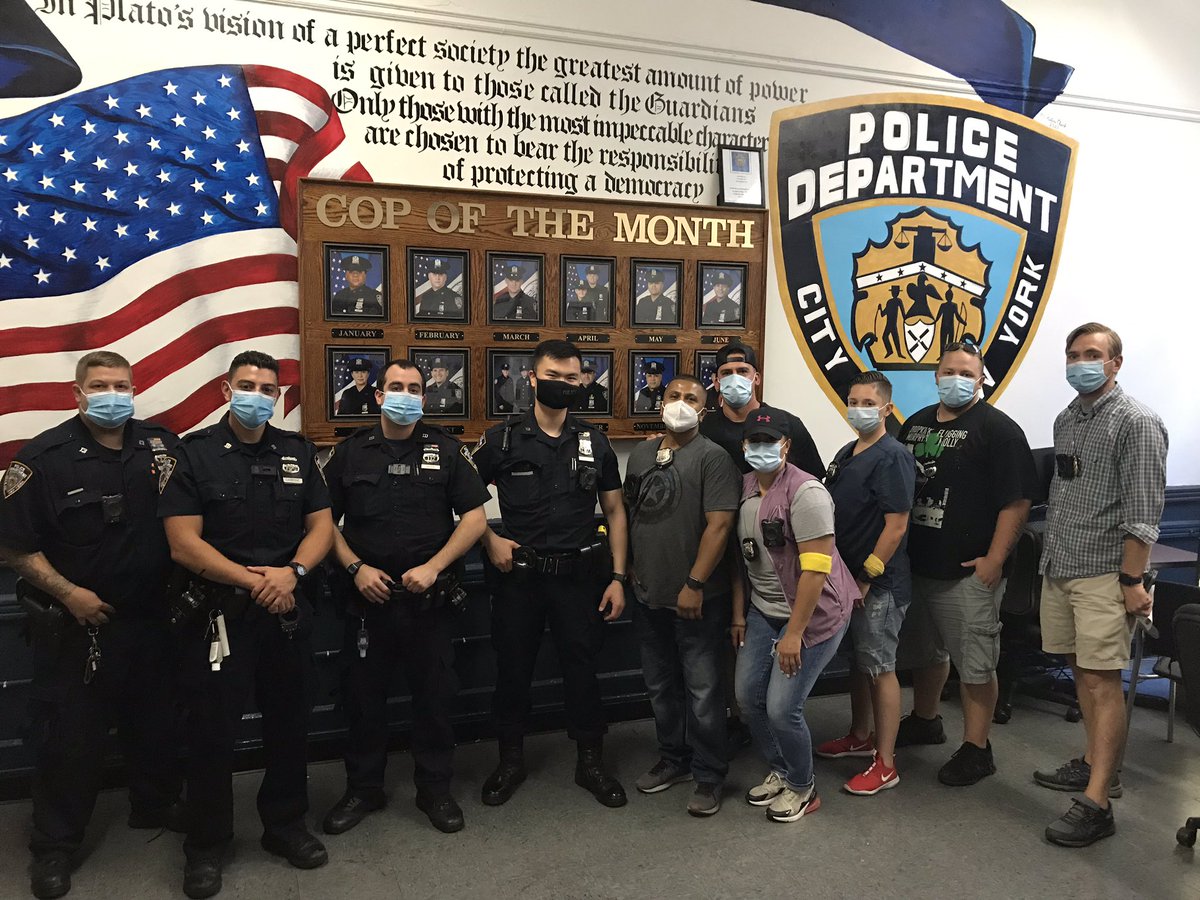 NYPD10Pct's tweet photo. Outstanding #Teamwork today- 10th Precinct, 13th Precinct &amp; Transit Special Ops coordinated a thorough search for a Bank Robber who hit 2 banks in #Chelsea . The Transit Unit stopped the suspect before he could rob a 3rd bank!
@NYPDShea @NYPDnews @NYPDTransit @NYPDChiefofDept https://t.co/AgyQ5cYUIS