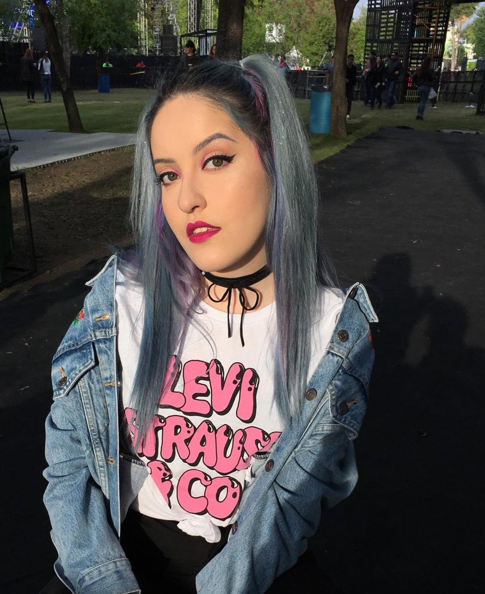 faoutofcontextt's tweet photo. hii, this is a fan account para funny and wholesome quotes out of context de fa orozco, feel free de mandar sus quotes favs y siganla!!💙✨💙✨💙✨💙✨💙 https://t.co/MdeDkz6L7b