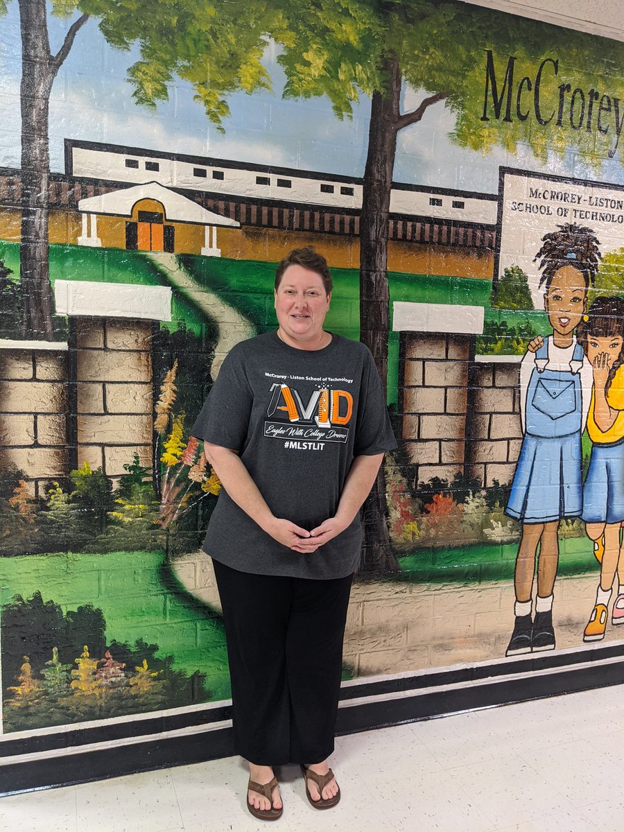 McCroreyListon's tweet photo. @McCroreyListon welcomes Ms. S. Fennell to the eagles nest! #librarian #mlstlit https://t.co/VKBdsFR6cU