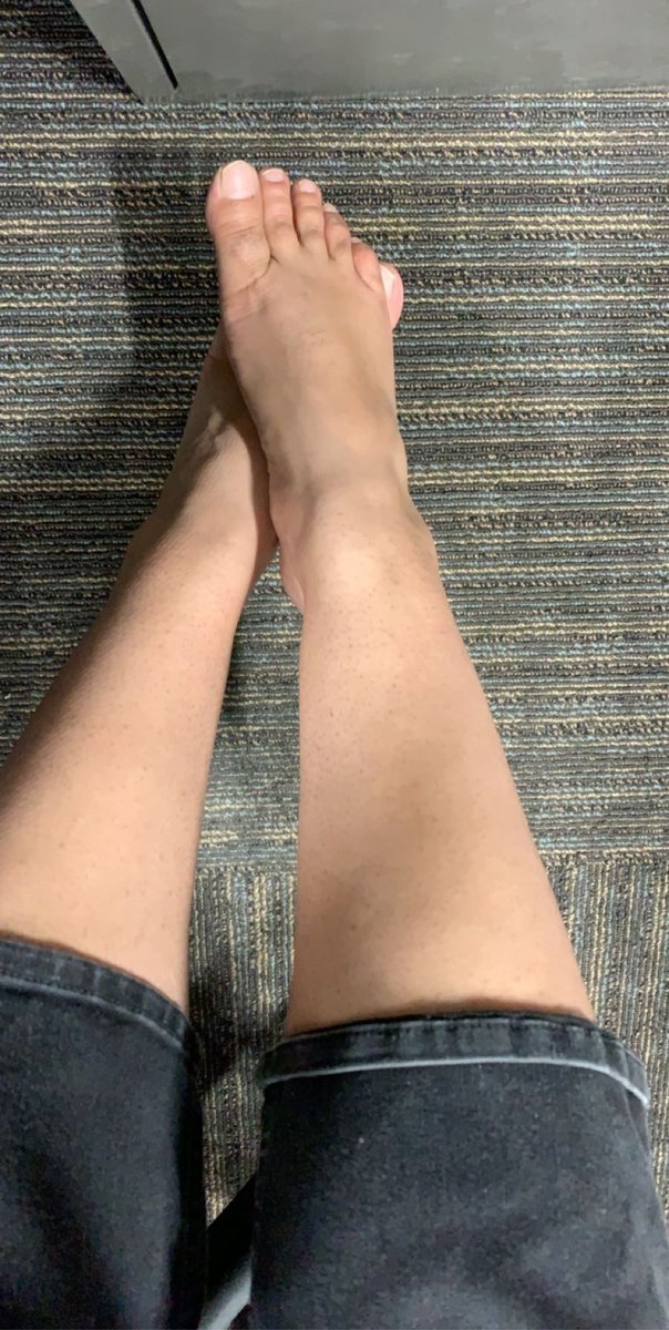 MariaAc33986378's tweet photo. My poor feet hurt from working they need a pedi #spoilmeforfun #paypigswanted #paypigsneeded https://t.co/sBtyJYoxcZ