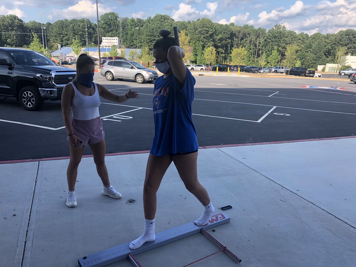coachcris_'s tweet photo. Two of our interns running themselves thru @FunctionalMvmt screenings to learn the process.
#strengthandconditioning #coach #sportsperformance #fms #movementscreen https://t.co/H3Giirp2Kg