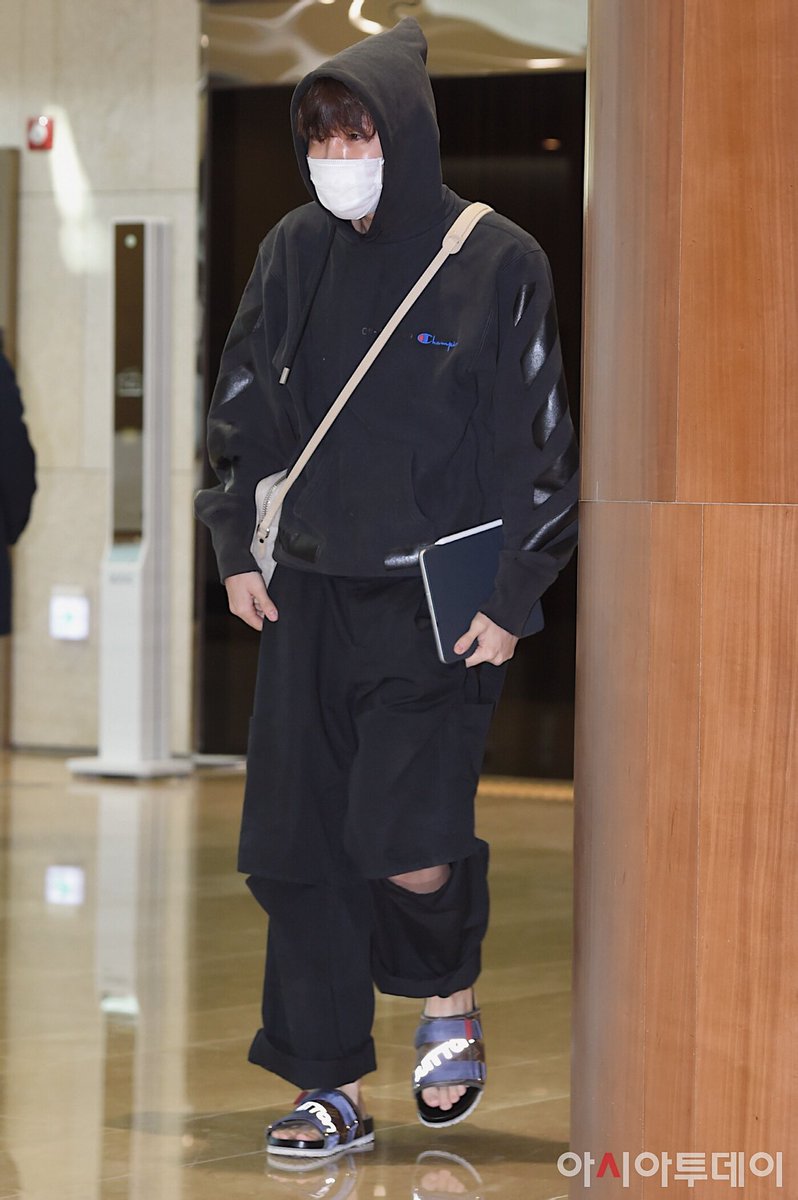 stylebyJHOPE's tweet photo. https://t.co/yTth5t4YKX