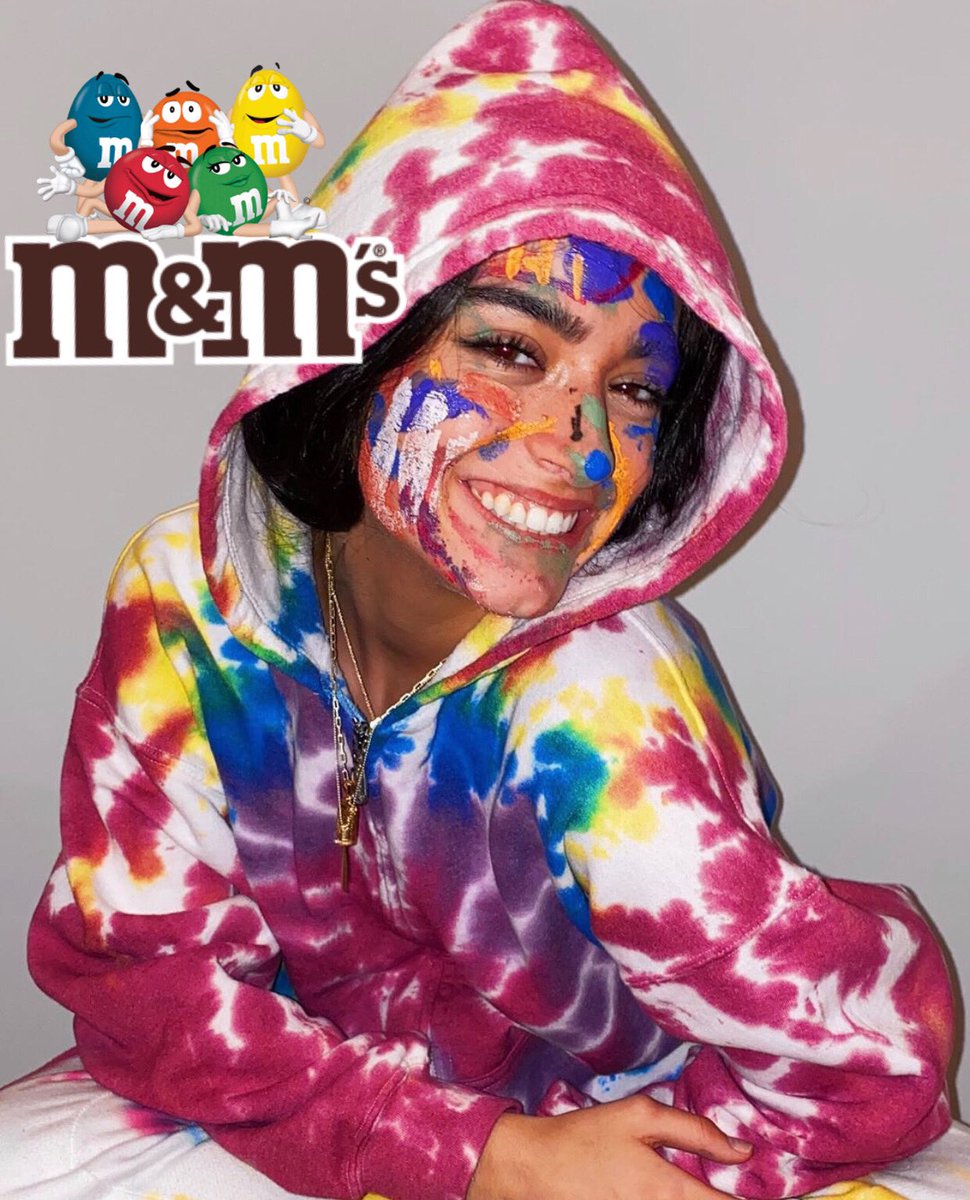 𝗱𝗶𝘅𝗶𝗲 𝗱’𝗮𝗺𝗲𝗹𝗶𝗼 𝗮𝘀 𝗠&𝗠’𝘀 𝗰𝗵𝗮𝗿𝗮𝗰𝘁𝗲𝗿𝘀 — 𝗮 𝘁𝗵𝗿𝗲𝗮𝗱; @dixiedamelio