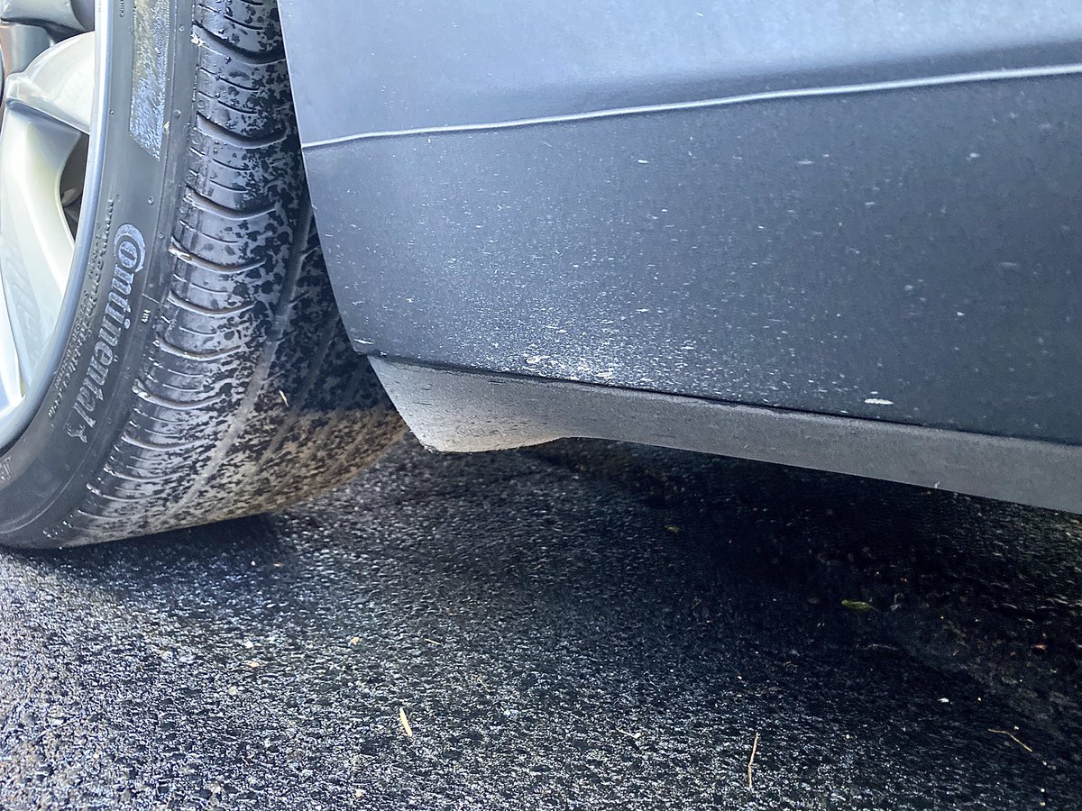 mbolzicco's tweet image. 2 years &amp;amp; 70,000km. Disgraceful paint from @Tesla and of course no support from Tesla Service Centre. Paint is “in spec”. That why @elonmusk upgraded the paint facility and now provides front mud flaps for free. #TeslaPaint #teslapaintissues @TeslaMotorsClub