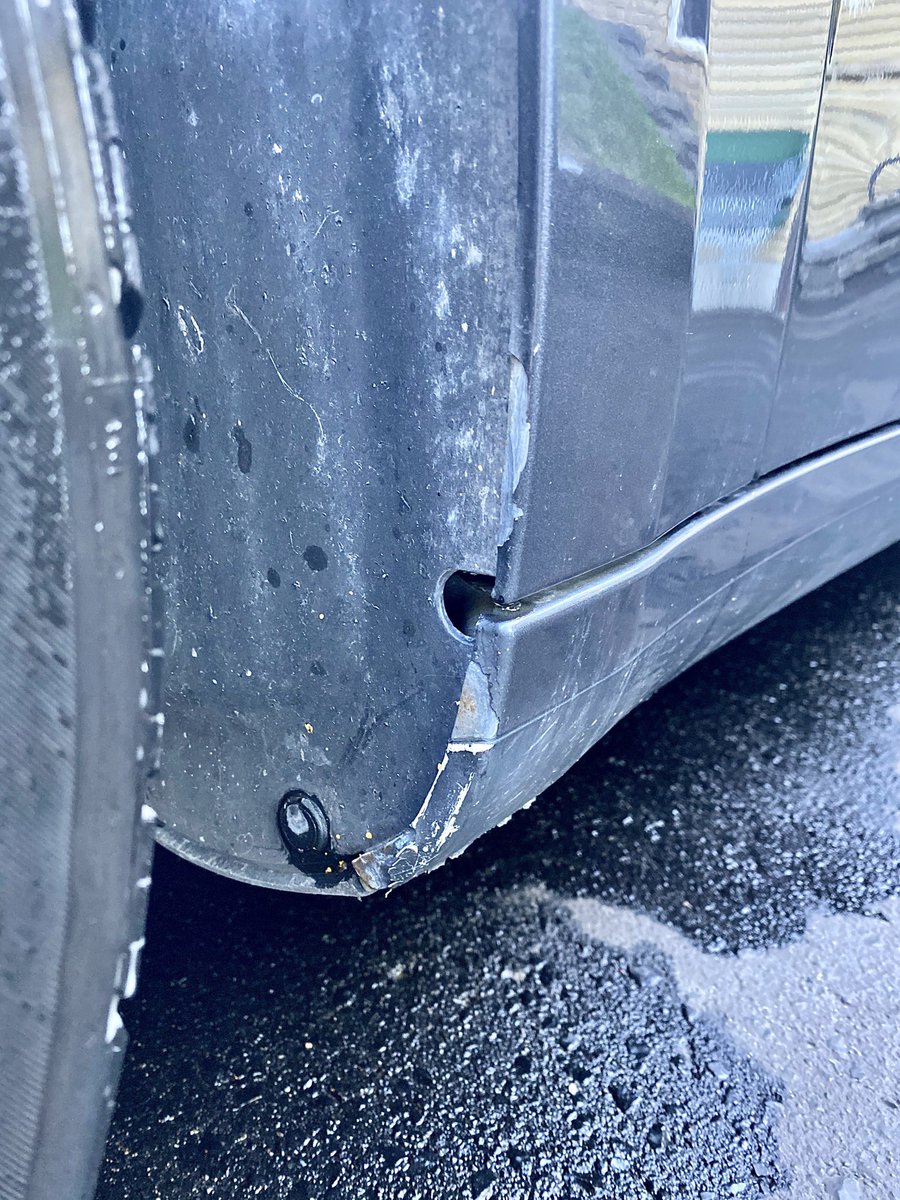 mbolzicco's tweet image. 2 years &amp;amp; 70,000km. Disgraceful paint from @Tesla and of course no support from Tesla Service Centre. Paint is “in spec”. That why @elonmusk upgraded the paint facility and now provides front mud flaps for free. #TeslaPaint #teslapaintissues @TeslaMotorsClub