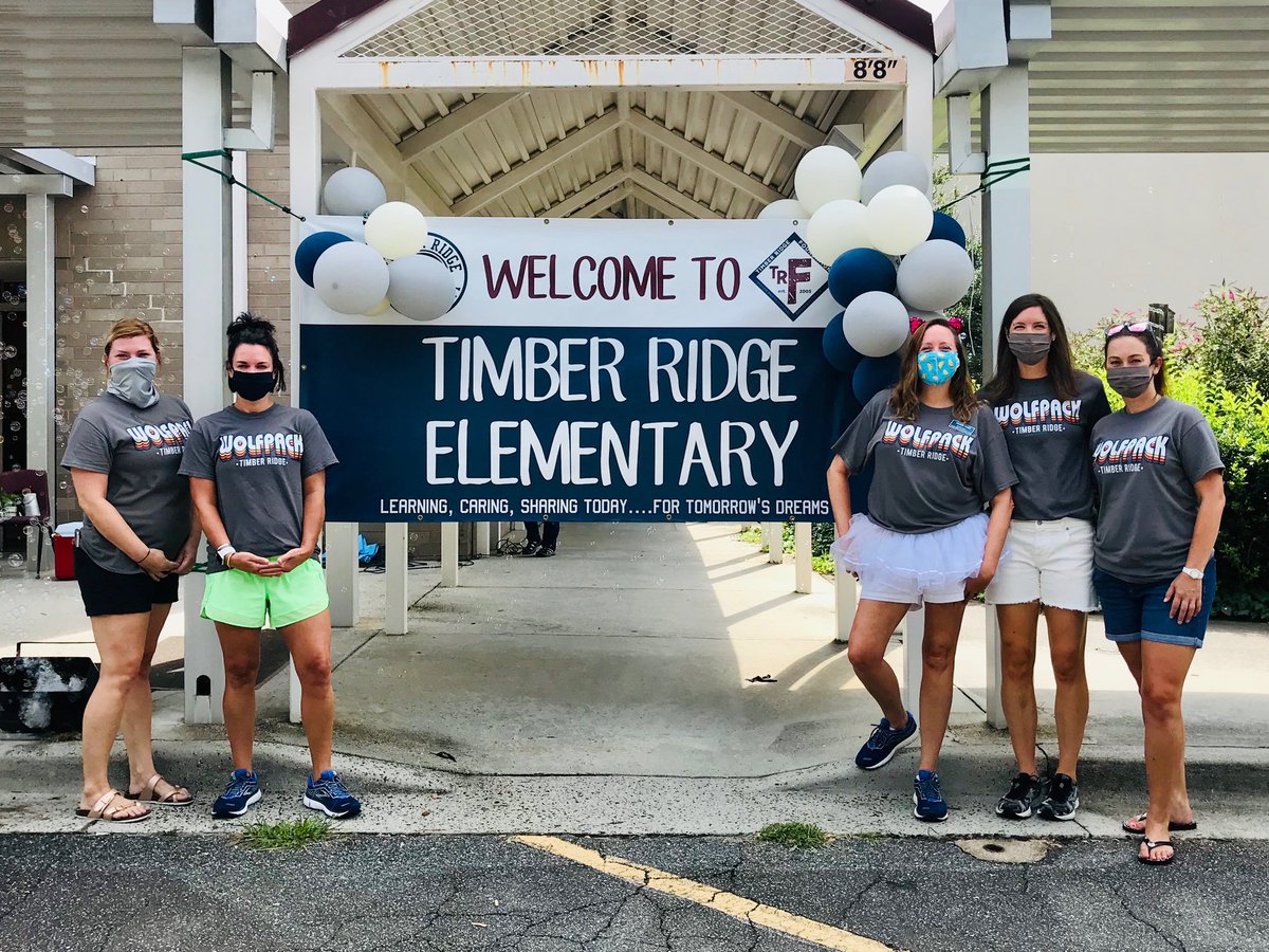DrMcGill1's tweet photo. Thank you PTA, Foundation & TR Staff for making the materials pick up a huge success! #WolfpackPride #BubblesMakeItBetter https://t.co/JRjauaFxJU