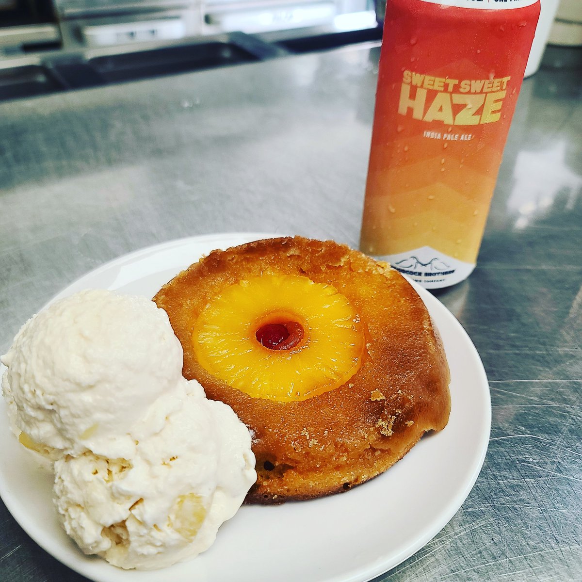 Chef_Stoneback's tweet photo. Pineapple upside down cake with Sweet Sweet Haze icecream! https://t.co/WGdtFymKMq
