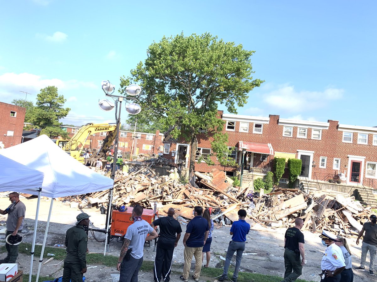 LoneWolfSpirit2's tweet image. #BaltimoreExplosion - #GasExplosion Kills 2, Injures 7; Crews Continue To Clear Rubble. cbsloc.al/2Dz8kVv#.XzMgF…