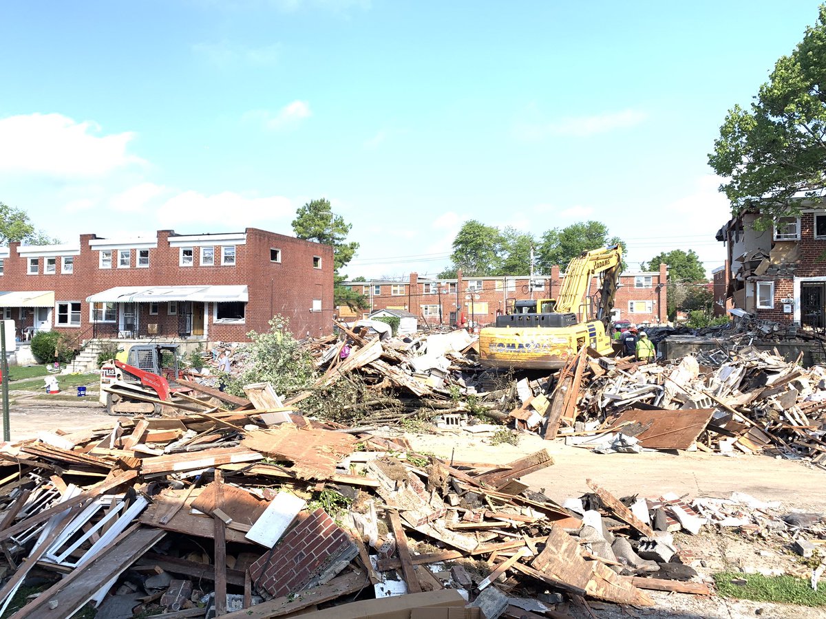 LoneWolfSpirit2's tweet image. #BaltimoreExplosion - #GasExplosion Kills 2, Injures 7; Crews Continue To Clear Rubble. cbsloc.al/2Dz8kVv#.XzMgF…