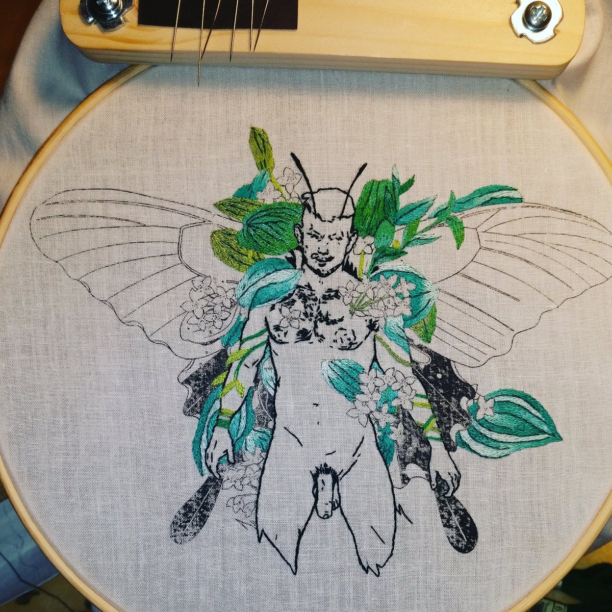 Update on the summer fairy
#handembroidery
#embroidery
#embroiderywork
#embroideryart
#embroiderythread
#stitchart
#needlework
#needleart
#bordadoamão
#latinxstitchers
#maleembroiderer
#manbroidery
#modernembroidery
#bordadodebastidor
#bordador
#fuckyeahembroidery