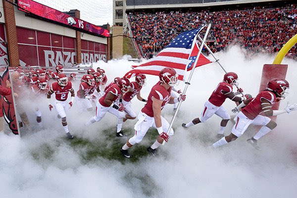 GrantBingham2's tweet photo. Had a great conversation with @JThompsonFB @coachbraddavis and I am blessed to announce that I have received an offer from @RazorbackFB ‼️‼️ https://t.co/HoFgNxb2gU