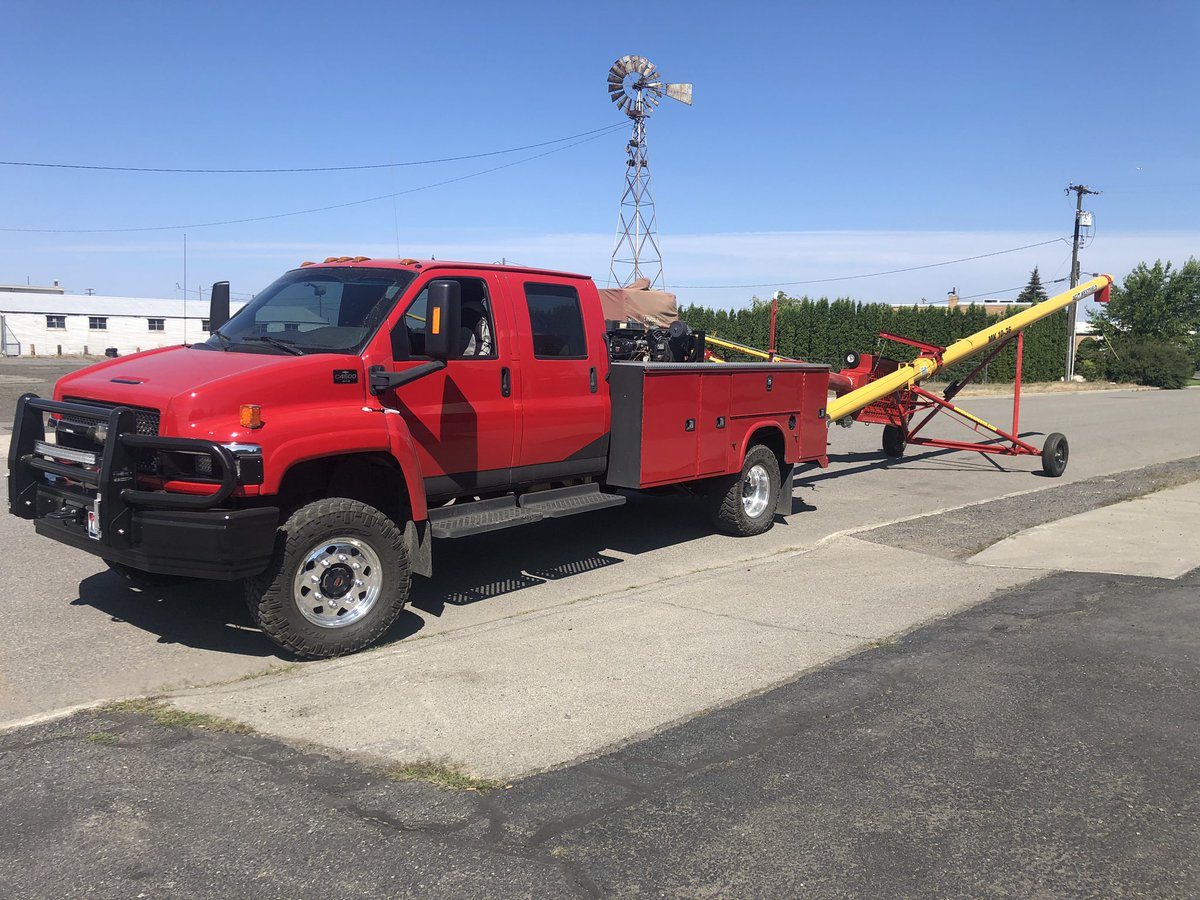 TandSSales's tweet photo. Had to question our customer on if he brought enough truck to pull the baby Westfield @grainaugers 100-36 home. Got a pretty big eye roll. #harvest2020 @AgGrowthIntl https://t.co/JVmIZe6e27