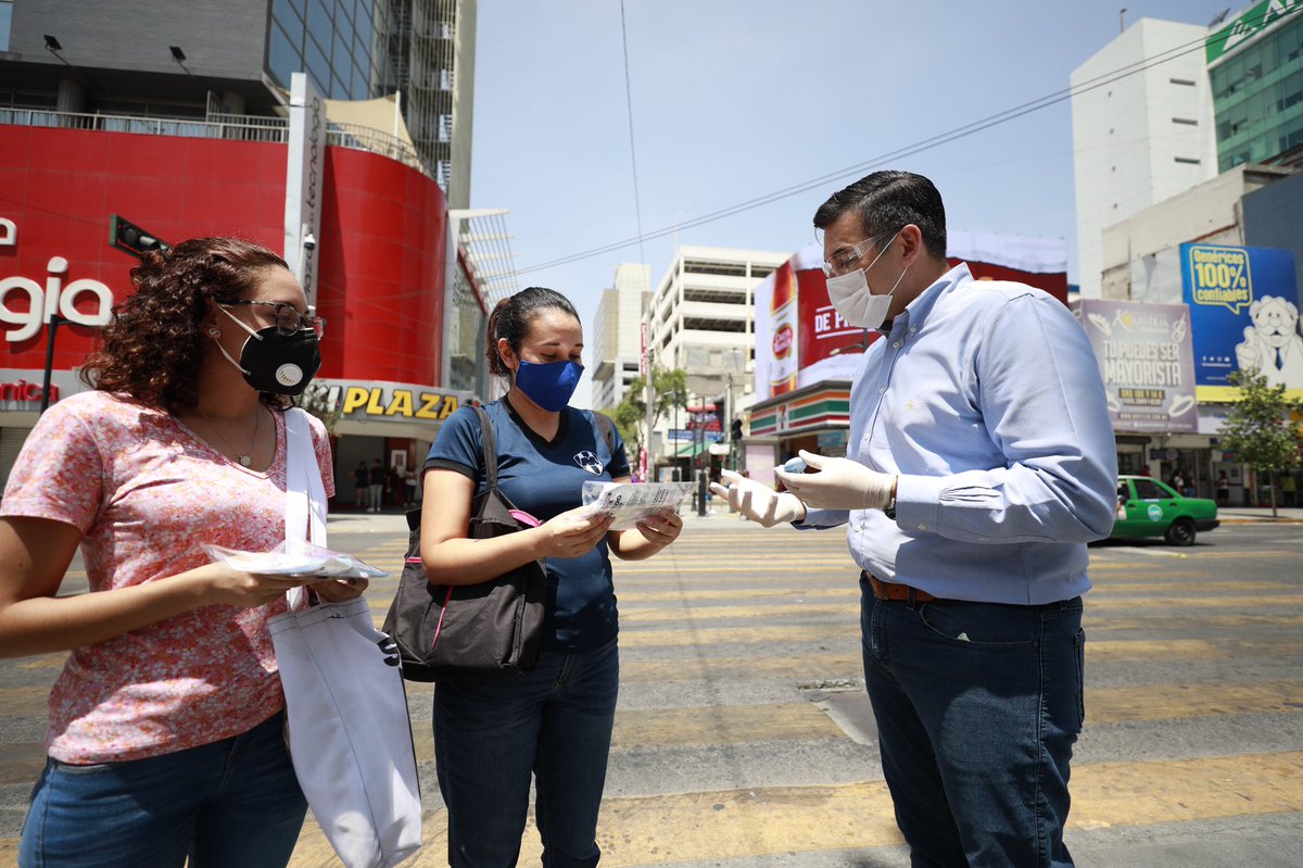 PANNLMX's tweet photo. Para prevenir la violencia contra la mujer, hoy hemos vuelto a tomar acción y salimos al primer cuadro de Monterrey a entregar alarmas portátiles que permiten a las mujeres alertar y solicitar auxilio en caso de encontrarse bajo alguna situación de riesgo.

#AccionesXLasMujeres https://t.co/vBekCYRXon
