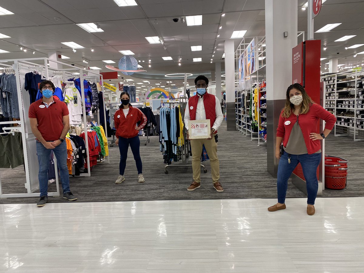 kay_marie22's tweet photo. Congrats Sam on your intern graduation walk! You did an amazing job. #proudmentor #regoego #apintern @KristinaWillen @Mark_NMcClean @KellyMcGarrity @NicoleTonnessen https://t.co/eG7oB2YYo5