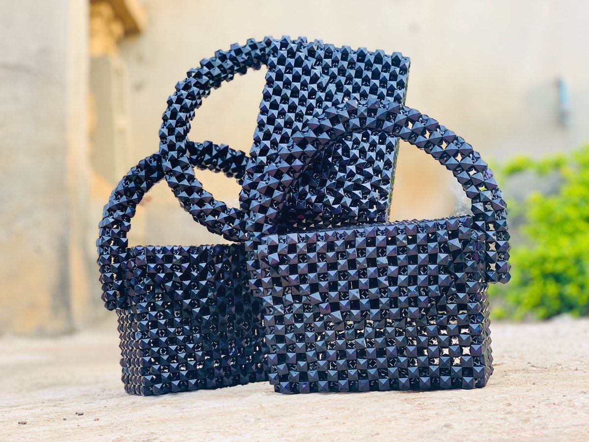 Meraki_bead_'s tweet photo. Hi my name is Omobukola , I’m an undergraduate , I make beads bags,Check below for pictures for all my works.
Please help retweet if this crosses your TL.🙏🙏🙏
❤️❤️❤️
My customers are on your timeline 😩😩😩

#SaveKanoNine #dontexecute #bbnaija2020lockdown https://t.co/Gw9LJm81dy
