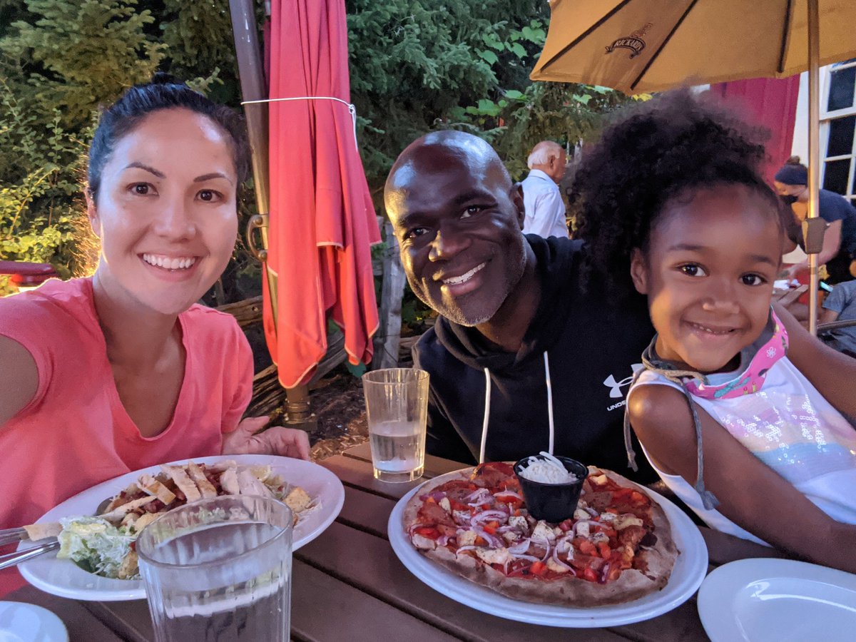 OriginalRoland's tweet photo. First night out with the girls in 5 months. Dinner was extra delicious. π
#tuesdayvibes #patiodinner #bluemountain https://t.co/KUMUDG5QXa