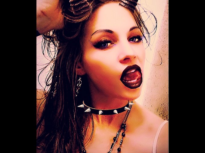 I'm online right now on Skyprivate - pay-per-minute system for Skype live shows. Call me right now in<a href="/tag/camgirl"class="tags"><span>#camgirl</span></a>