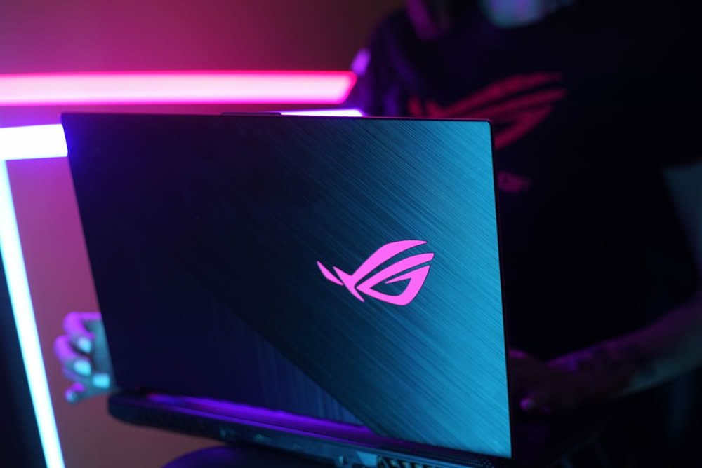 GadgetsGirls's tweet photo. Préparate para el lanzamiento oficial de la nueva ROG Strix G 15 Electro Punk Cherri Edition de @MXASUS , con su diseño color negro y rosa neón e inspirado en la host, streamer y gamer @Cherrigan
#ROGAsus #ROGStrix https://t.co/KiwwYyXtMO