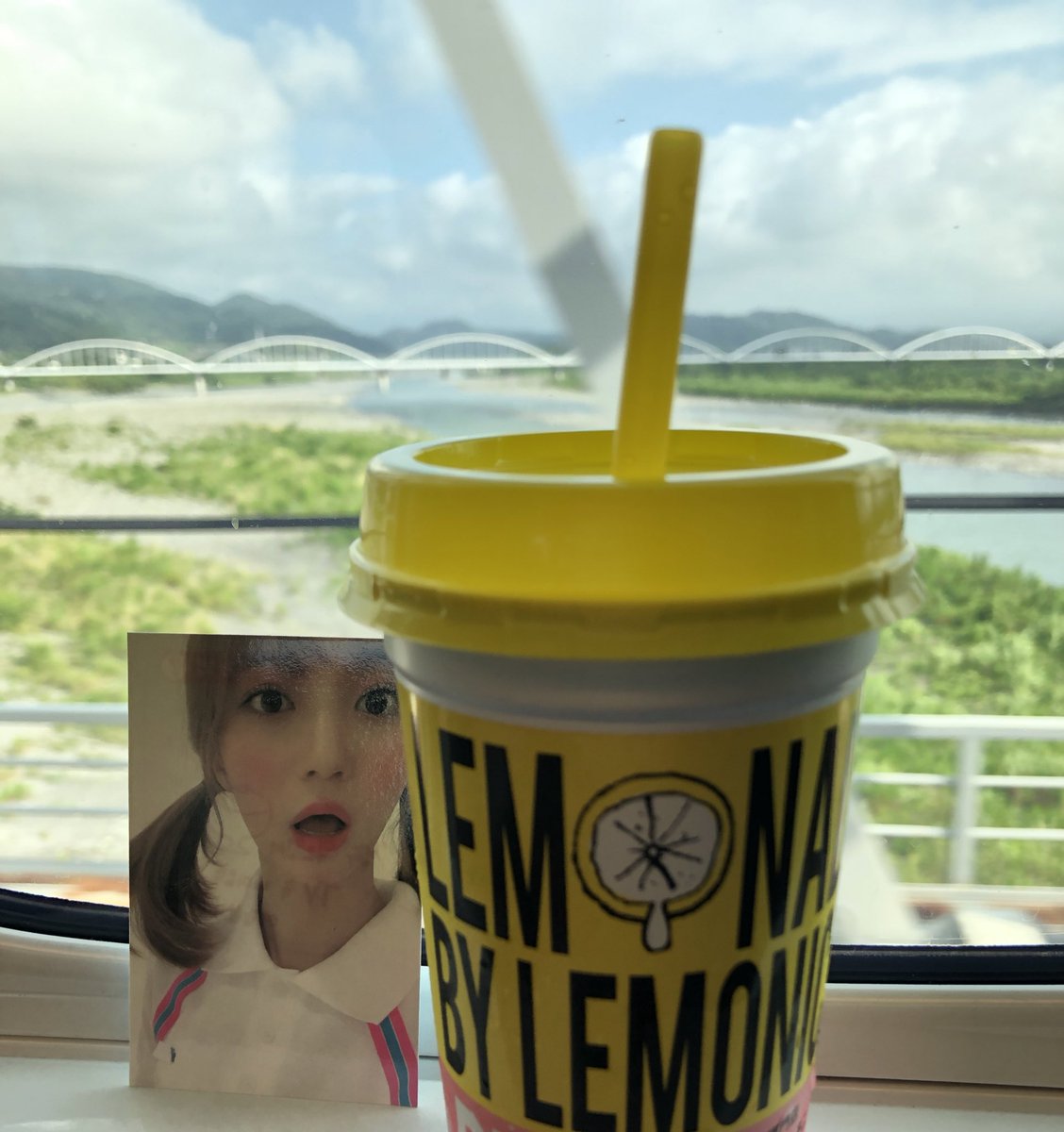 kazu_651130's tweet photo. 皆様に便乗して🍋
🎵GO WEST🚄
#OHMYGIRL
#Lamonade
#新幹線ガラガラ
#1車両3名 https://t.co/acoJ018Ayp