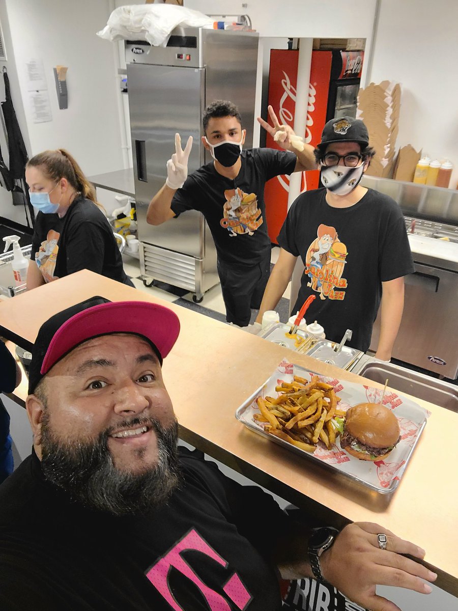 BigRichTMOJax's tweet photo. You know I've gotta represent at my Favorite Burger Spot in Jacksonville Florida #Carolinajax #904eats #yelpjax #JaxIsRad #TrustTheBigGuy #SmallBusinessSpotlight #LocalsFeedingLocals #IKnowJax #DevourJax #onlyinduval #stufftodoinjax #supportlocaljax #BigRichSentMe https://t.co/3yFrWEkAQX