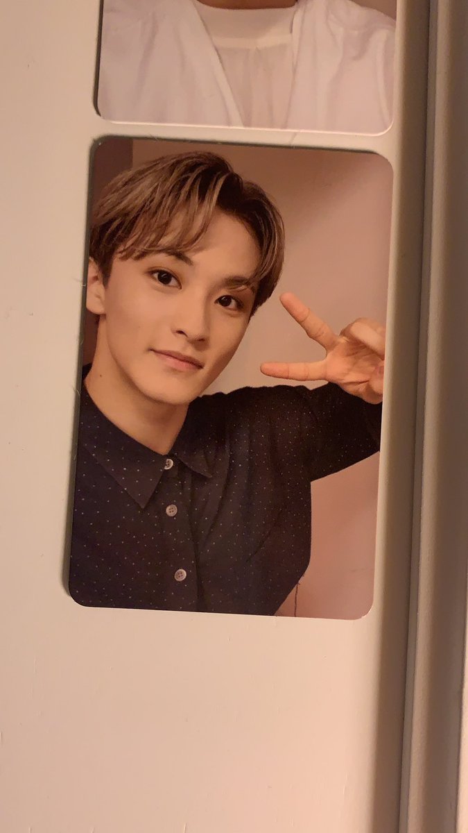 Today I got another taeyong photo card (looks almost identical to the one I got yesterday) and a mark photo card