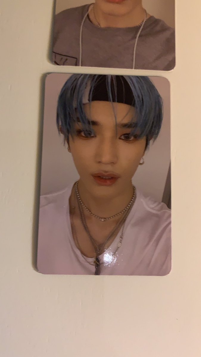 Today I got another taeyong photo card (looks almost identical to the one I got yesterday) and a mark photo card
