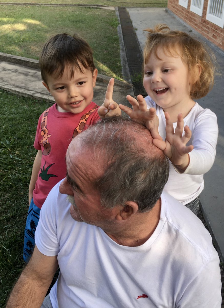 rafaelporcari's tweet image. E assim terminou o dia: com #sorrisos sinceros das #crianças e a alegria do #vovô com os #netos!
Algo mais é necessário na vida da gente?