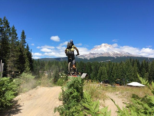 quarterzipupfle's tweet photo. Launch Pad Jones but on a bike
#sendorbesent https://t.co/62Q5kmlzJw