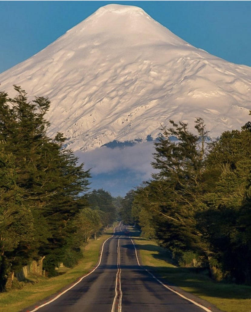Cityplan_Chile's tweet image. Camino al Volcán Osorno! @schilling_foto 
#chile #turismo #reactivemoselturismoenchile