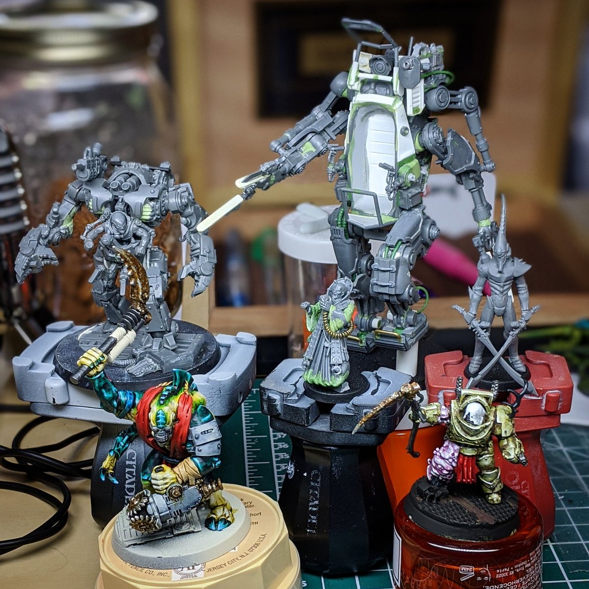 I feel tremendously fortunate that I've been able to commission some unique #GenestealerCult units from artists I admire. Others I was lucky to get as gifts. Now it's the time to get off my ass and get some paint on them... #paintingwarhammer #warmongers