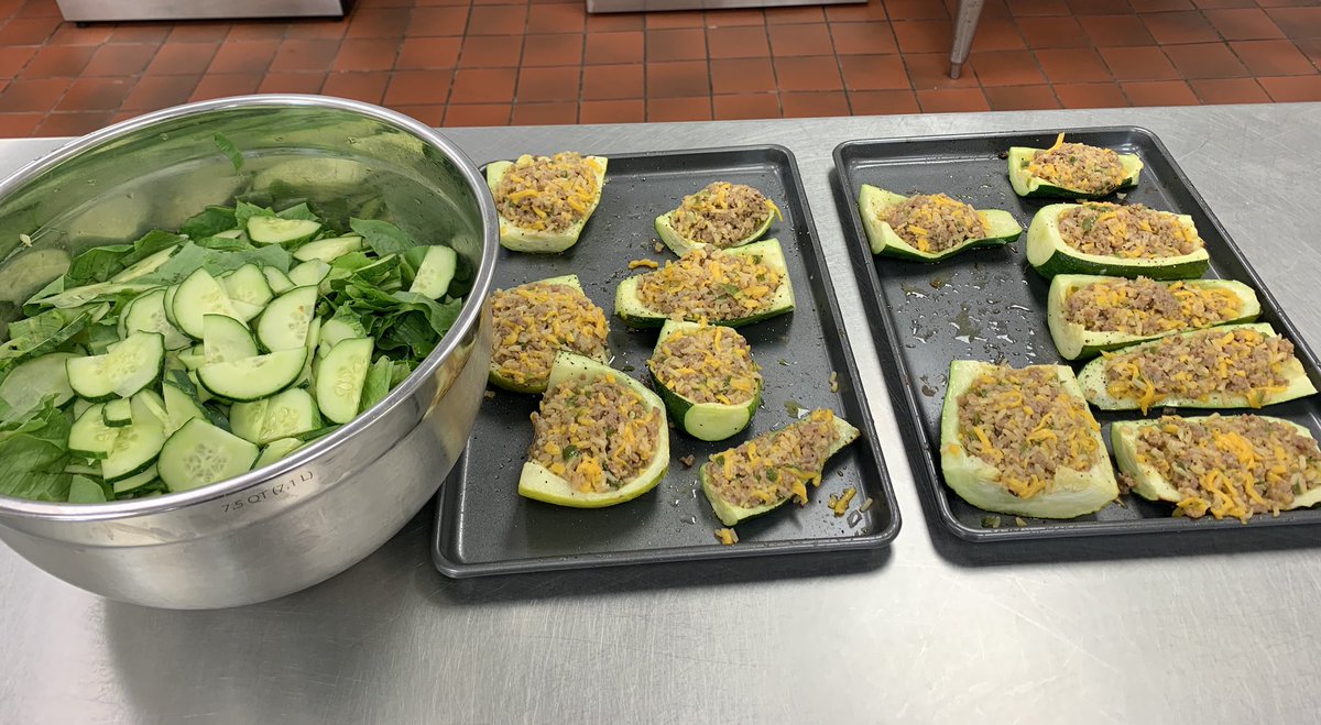 SCSOCoordLDean's tweet photo. Our garden is a plenty! Salad and Yellow Squash brownies anyone? @SarpySheriff https://t.co/n0qVGzsOgj