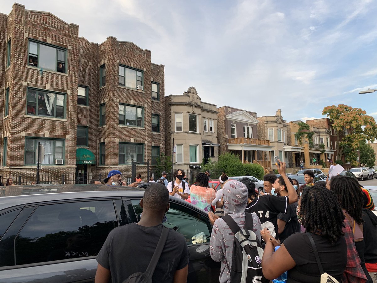 Protesters from earlier who asked people to leave, drove to 64/Loomis and honked and attempted to drive through the protesters, but they stopped the car and now standing and clapping in front of it.  #ChicagoProtests